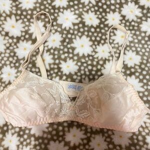 Olga Soft Cream Lace Bra